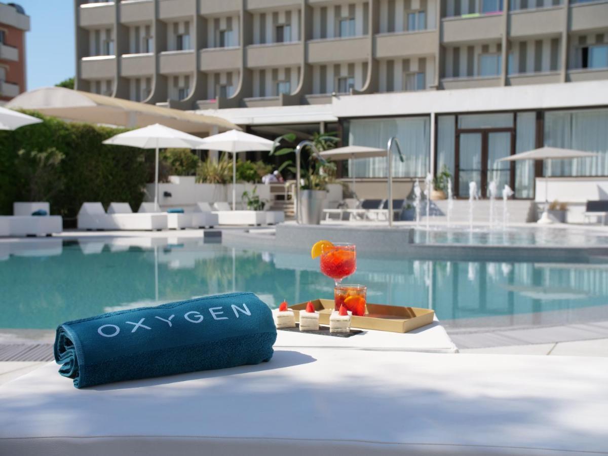 Oxygen Lifestyle Hotel Viserbella di Rimini Luaran gambar